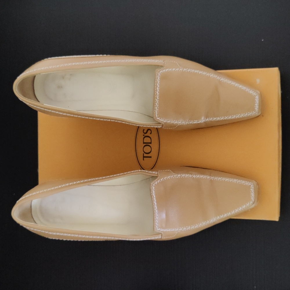 Tod's Women's classic Beige Low Heels Loafer